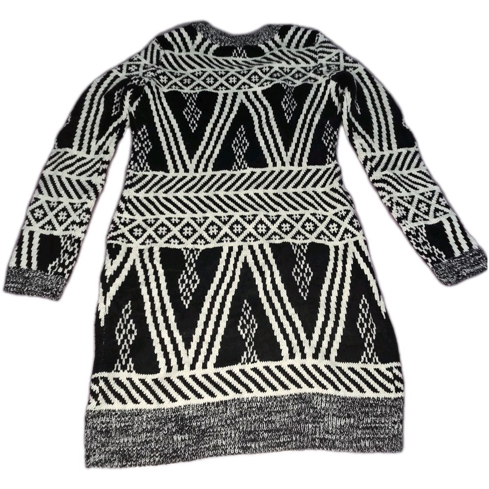 Pink Rose Black & White Sweater Dress with Geometric Design size large.